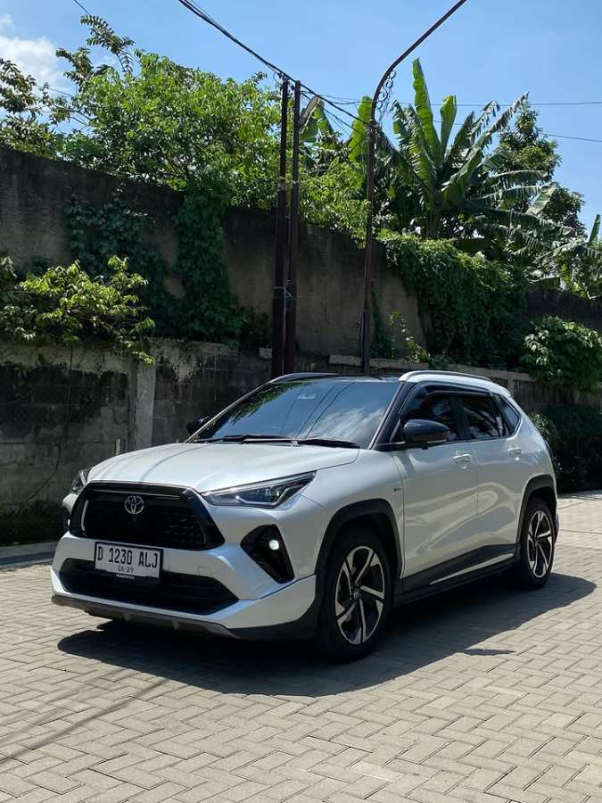 TOYOTA YARIS CROSS S GR HYBRID 2023