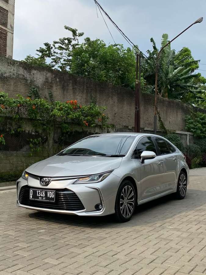 TOYOTA ALTIS 1.8 V 2021