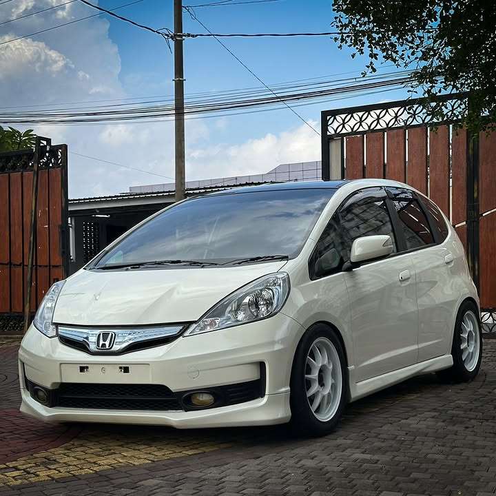 Honda Fit Hybrid 1.3 AT 2012