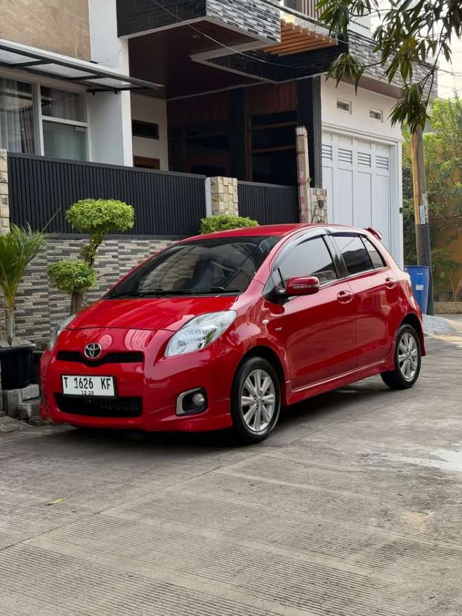 TOYOTA YARIS E MATIC 2013