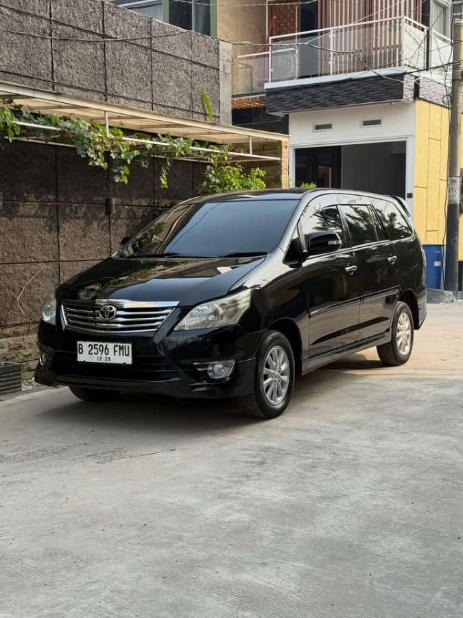 TOYOTA INNOVA 2.0 V LUXURY MATIC 2012